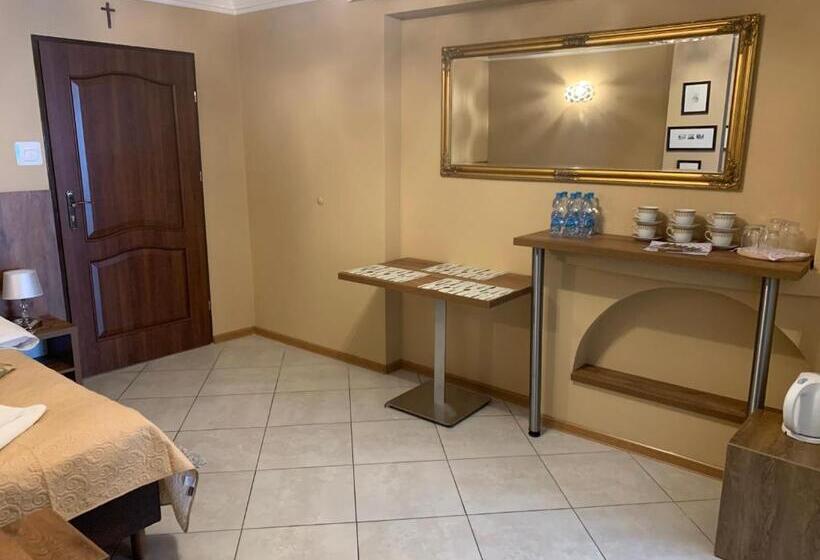 استودیوی سوپریور, Stratos