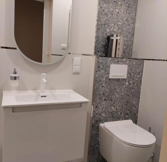 Семейное Студио, Szwajcarka