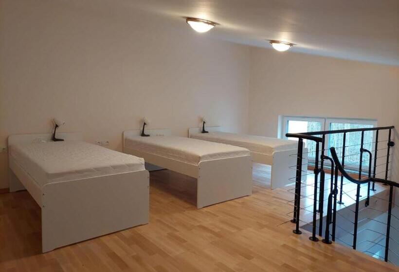 Вилла 3 Спальни, Szwajcarka