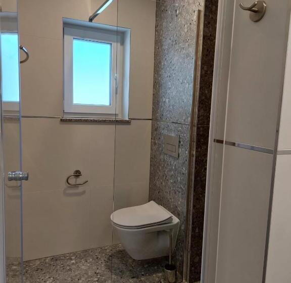 Вилла 3 Спальни, Szwajcarka