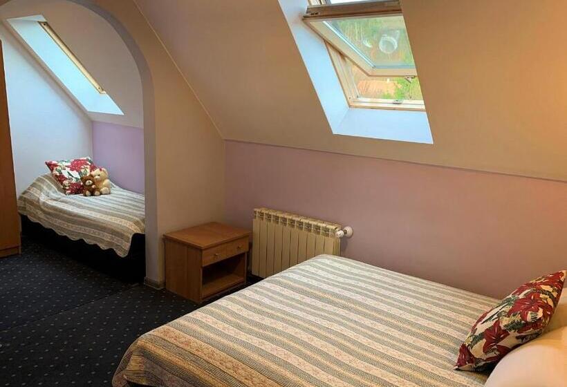 اتاق استاندارد سه نفره, Willa Karla