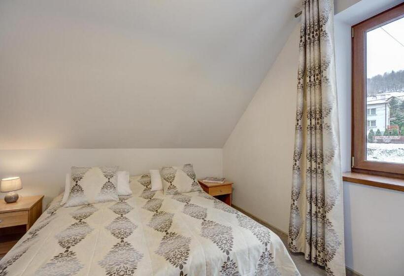 استودیو خانوادگی, Willa Karla