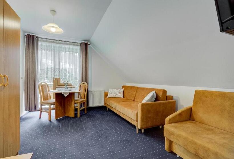 استودیو خانوادگی, Willa Karla