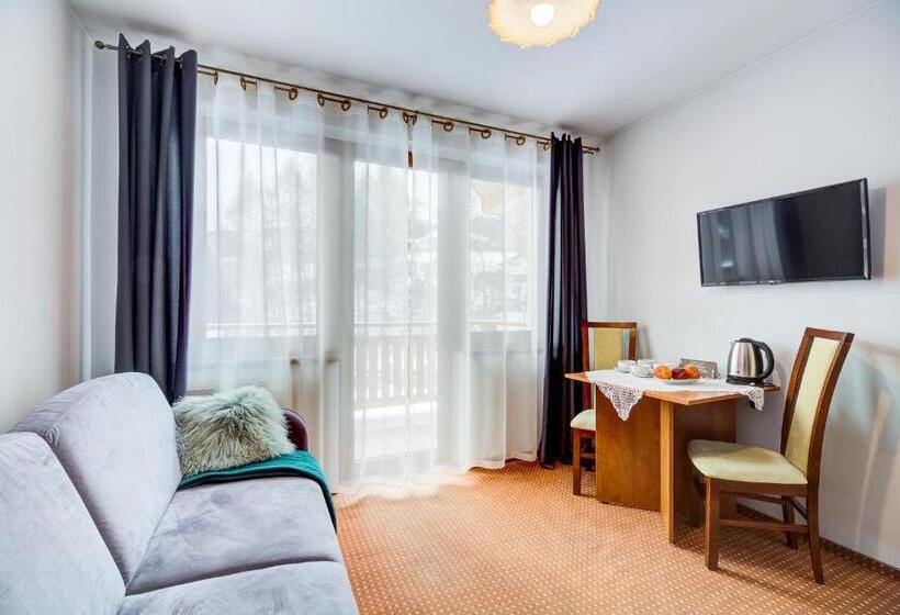 استودیو خانوادگی, Willa Karla