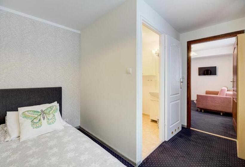 استودیو خانوادگی, Willa Karla