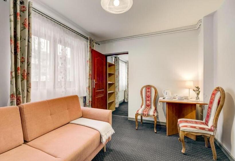 استودیو خانوادگی, Willa Karla