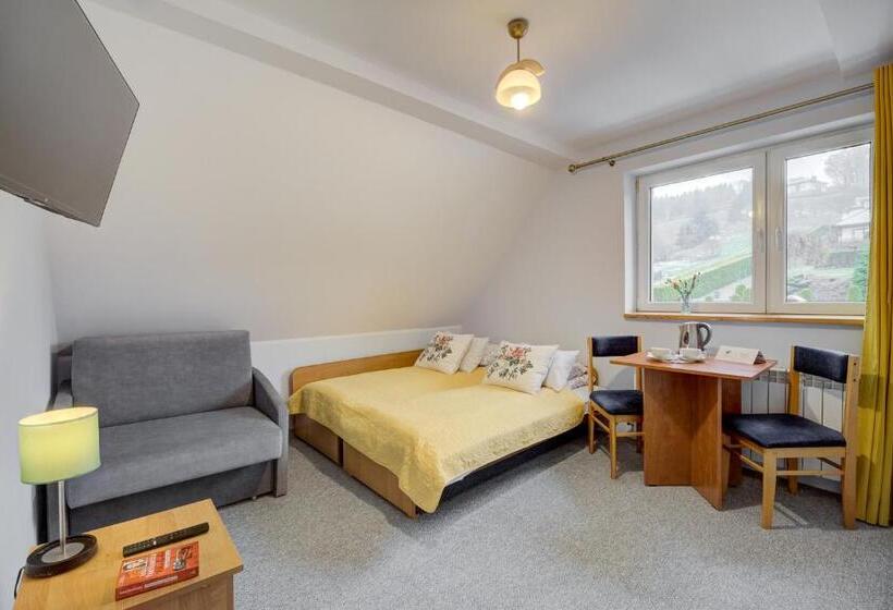 اتاق استاندارد سه نفره, Willa Karla