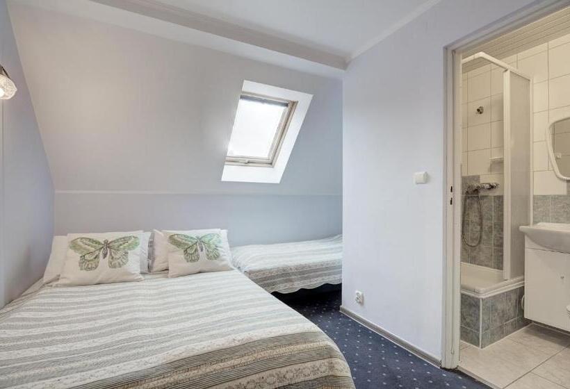 اتاق استاندارد سه نفره, Willa Karla