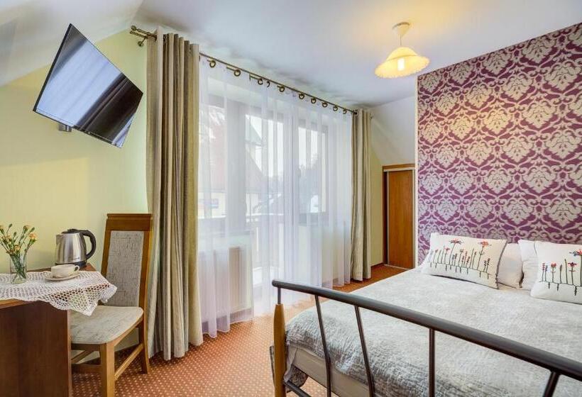 اتاق استاندارد سه نفره, Willa Karla