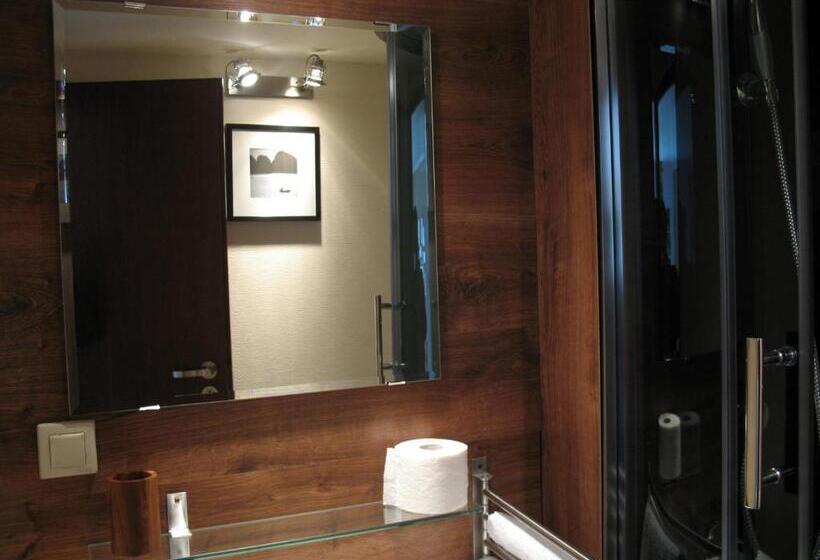 اتاق خانوادگی با چشمانداز کوه, Willa Pod Aniołem