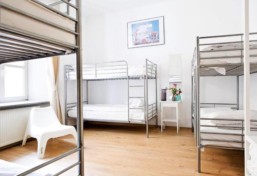 Семейный Номер, Hostel Królewska