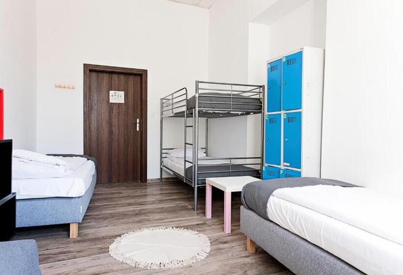 اتاق خانوادگی با سرویس بهداشتی مشترک, Hostel Królewska