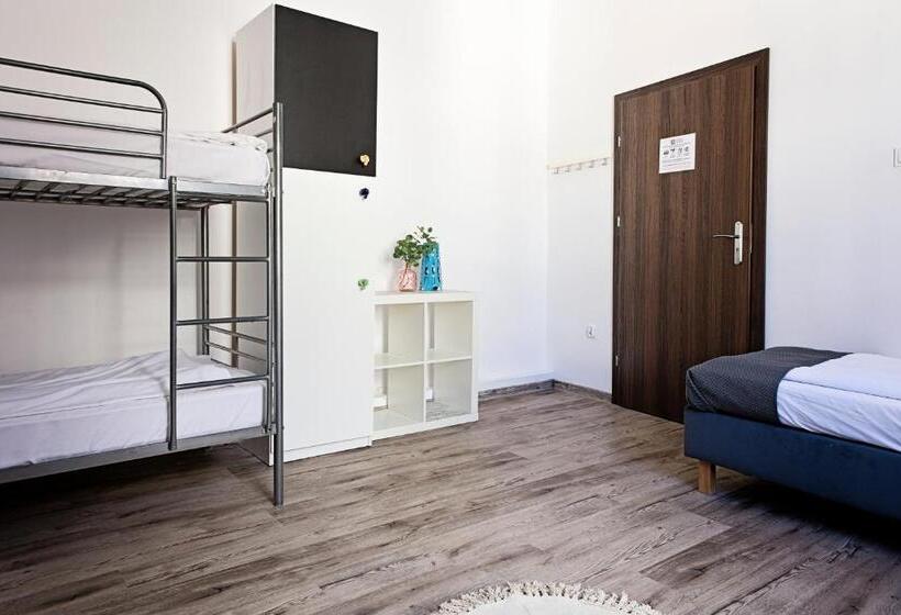 Семейный Номер Совместный Санузел, Hostel Królewska