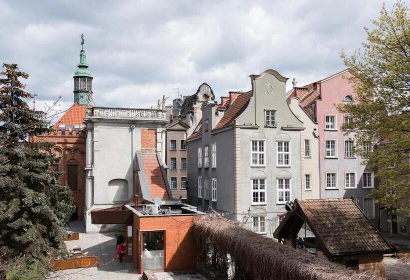 Семейный Номер, Hostel Universus