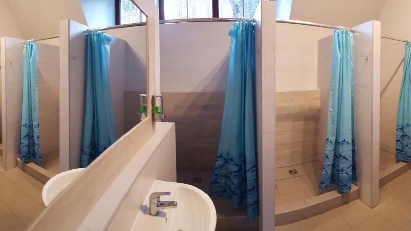 Семейный Номер, Hostel Universus