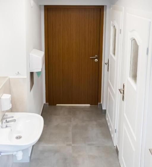 Семейный Номер, Hostel Universus