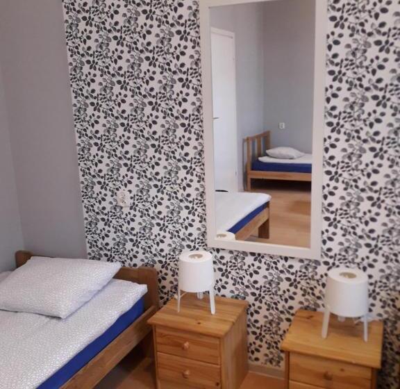 Семейный Номер, Hostel Universus