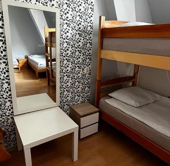 Семейный Номер, Hostel Universus