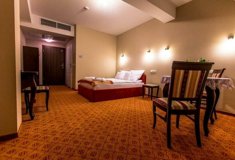 غرفة قياسية, Dwór Maria Antonina