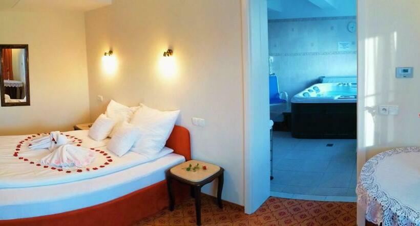 إستوديو قياسى, Dwór Maria Antonina