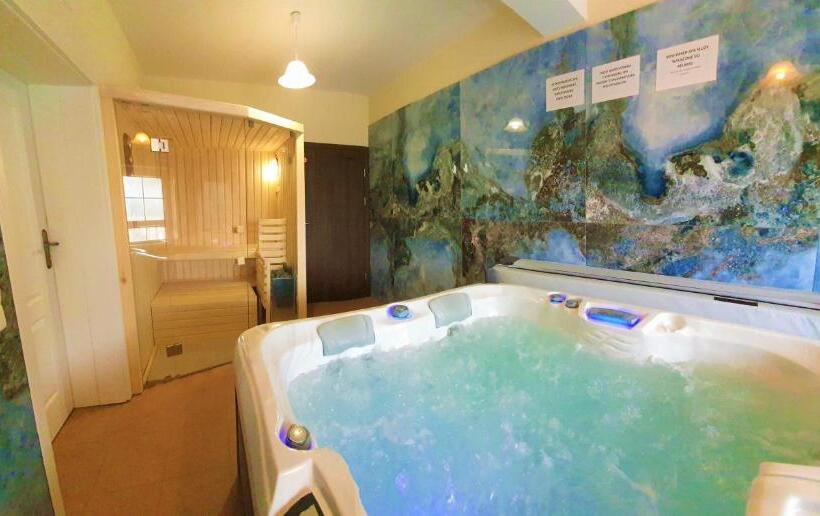 إستوديو قياسى, Dwór Maria Antonina