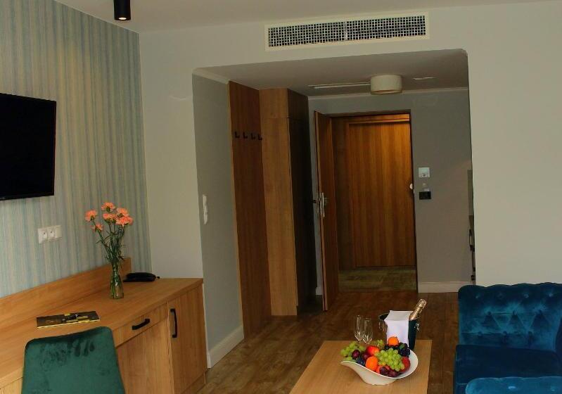 수피리어 스튜디오, Echo