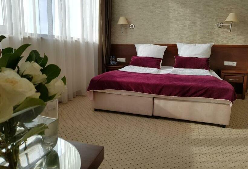 شقة غرفة واحدة, Starzyński