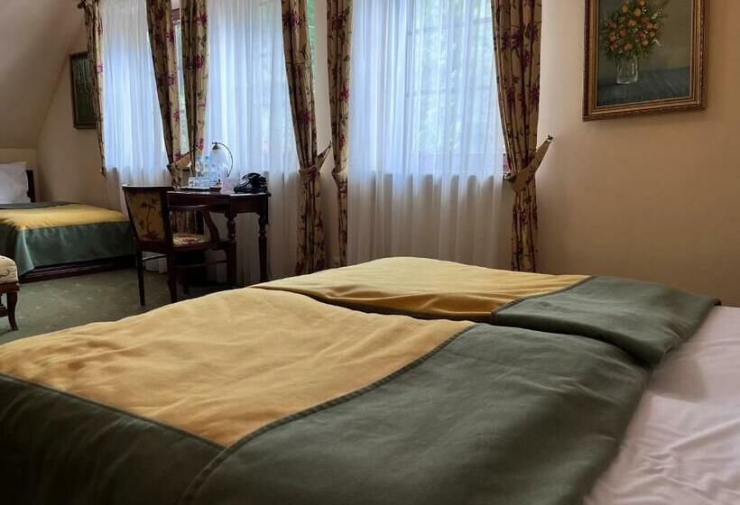 اتاق راحتی سه تخته, Villa Bohema