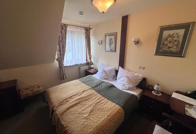 اتاق اکونومی, Villa Bohema