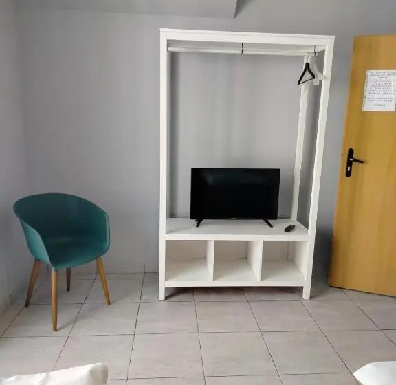 スタンダードトリプルルーム, Minihostel żary