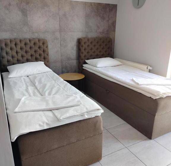 اتاق استاندارد سه نفره, Minihostel żary