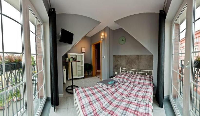 اتاق استاندارد, Minihostel żary