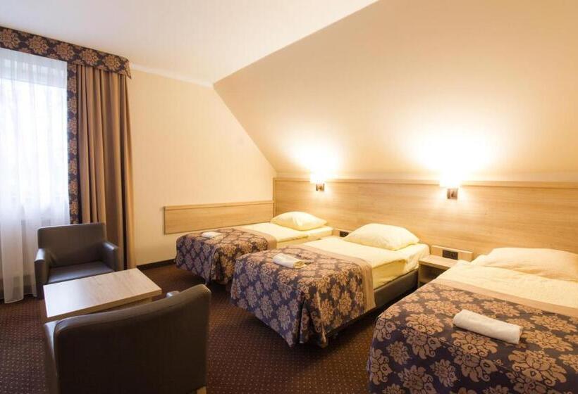 غرفة قياسية ثلاثية, Motel Db2000