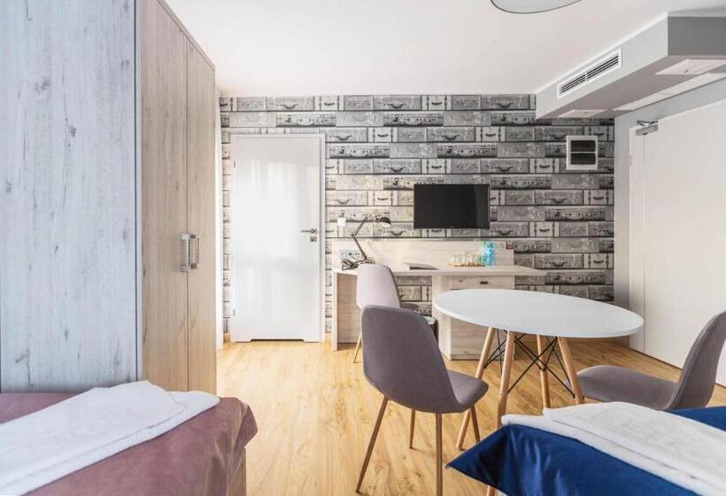 اتاق استاندارد سه نفره, Motel Mo&ja