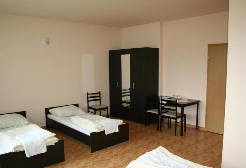 スタンダード４人部屋, Zajazd Kwadrat