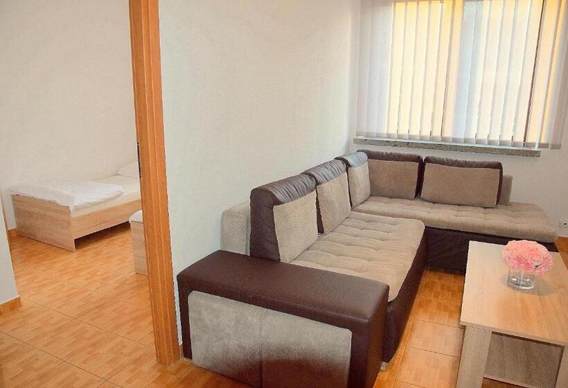 ファミリーステューディオ, Zajazd Kwadrat