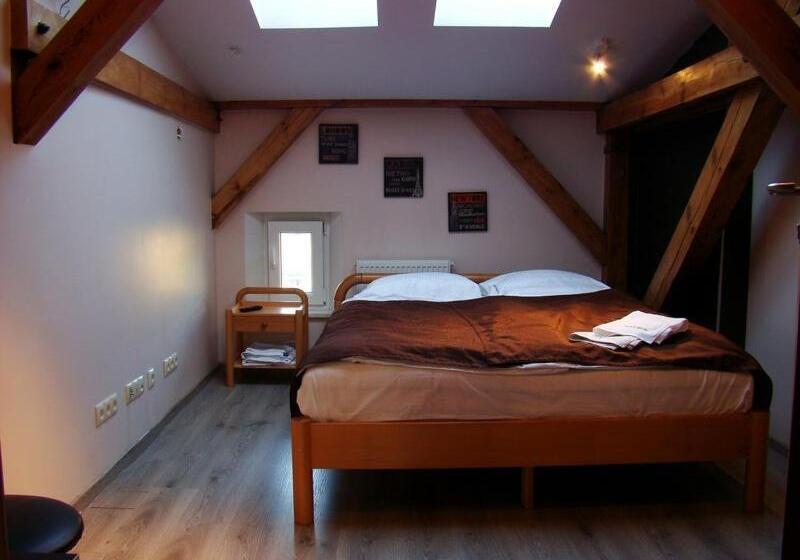 اتاق استاندارد, Pentagos Centrum