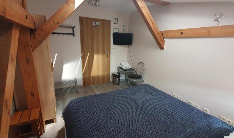 اتاق استاندارد, Pentagos Centrum