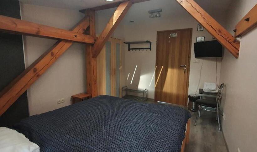 اتاق استاندارد, Pentagos Centrum