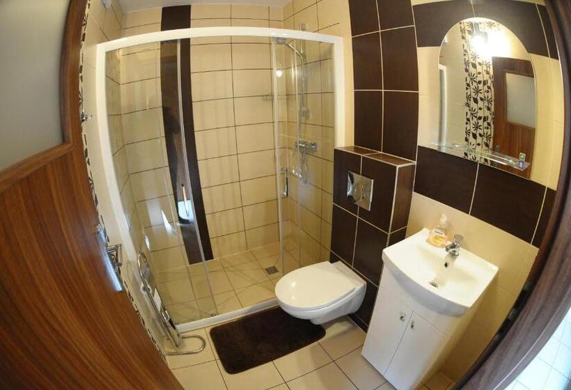 חדר סטנדרט לארבעה, Oaza