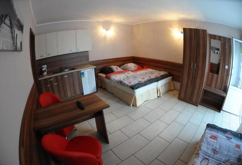 חדר סטנדרט לשלושה, Oaza