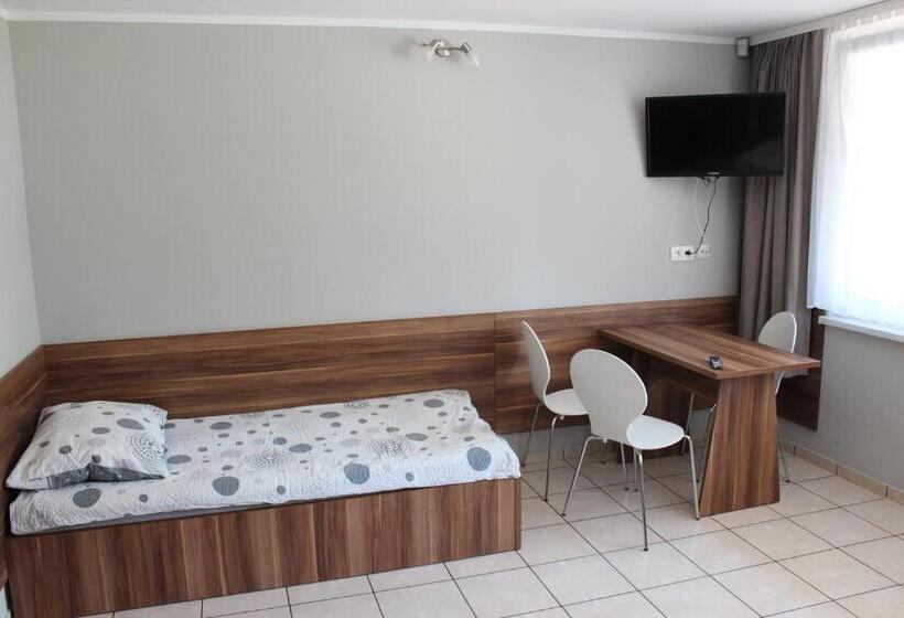 חדר סטנדרט לשלושה, Oaza