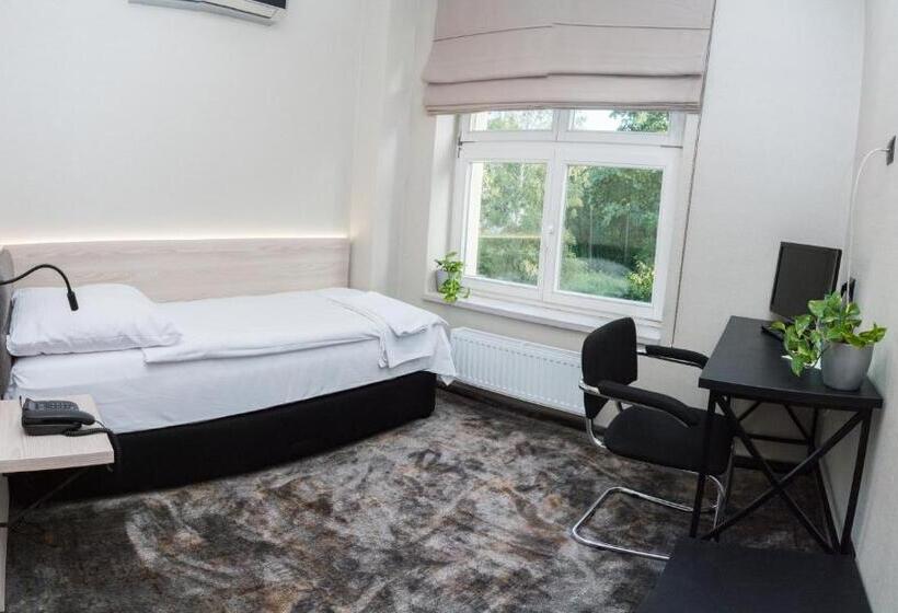 חדר דלוקס יחיד, Solidaris