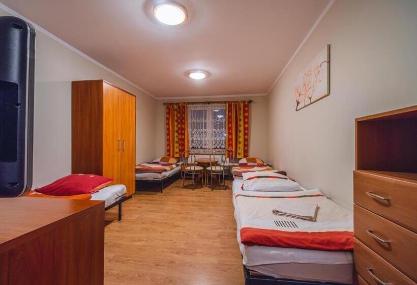 غرفة إقتصادية رباعية, U Musa