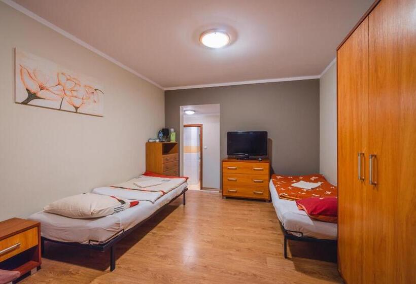 غرفة إقتصادية رباعية, U Musa