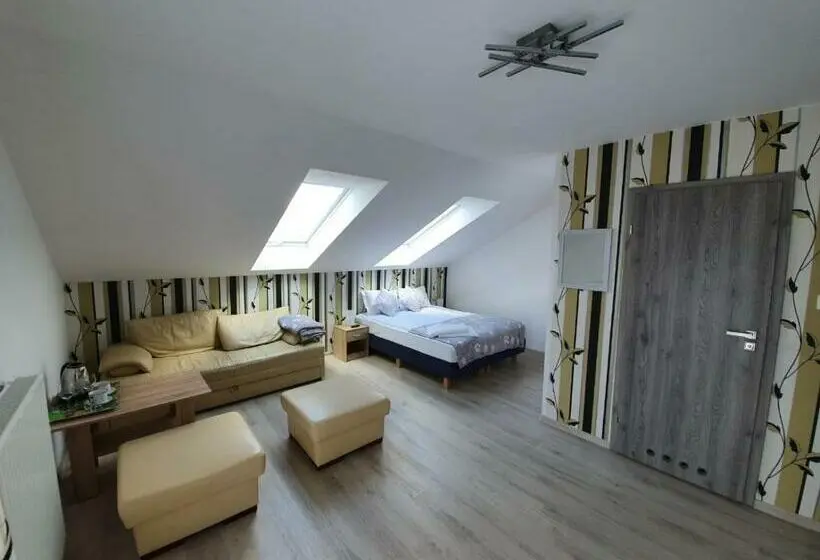 اتاق لوکس, Villa Mors