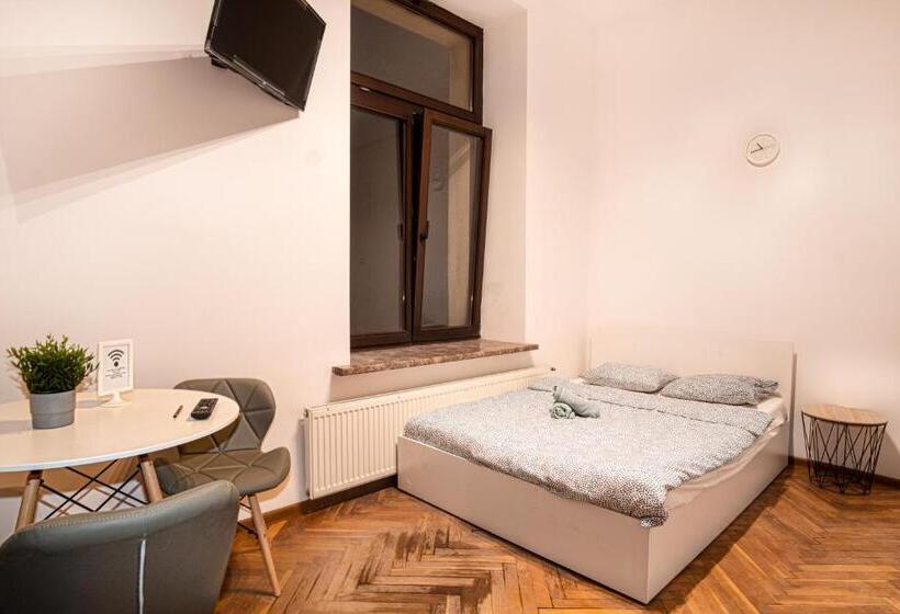 اتاق استاندارد با سرویس بهداشتی مشترک, Dream Aparts  Rewolucji 1905r