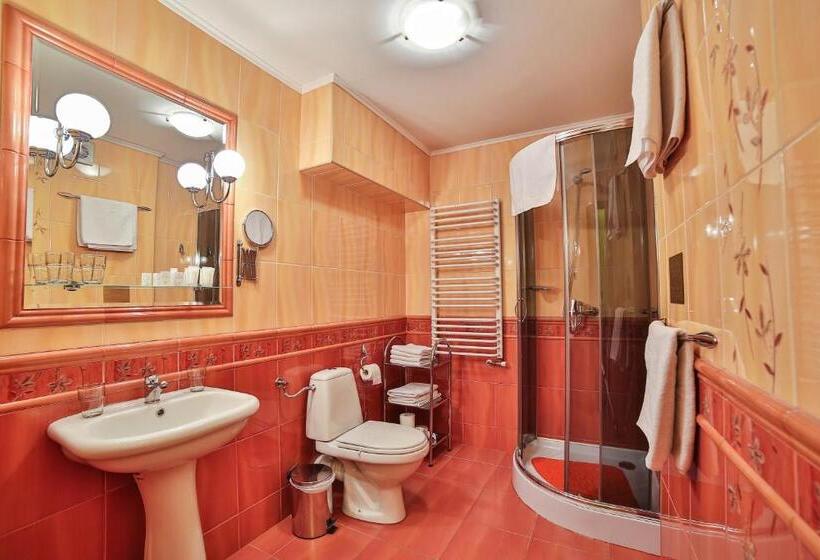 חדר קומפורט לשלושה, Wiosna