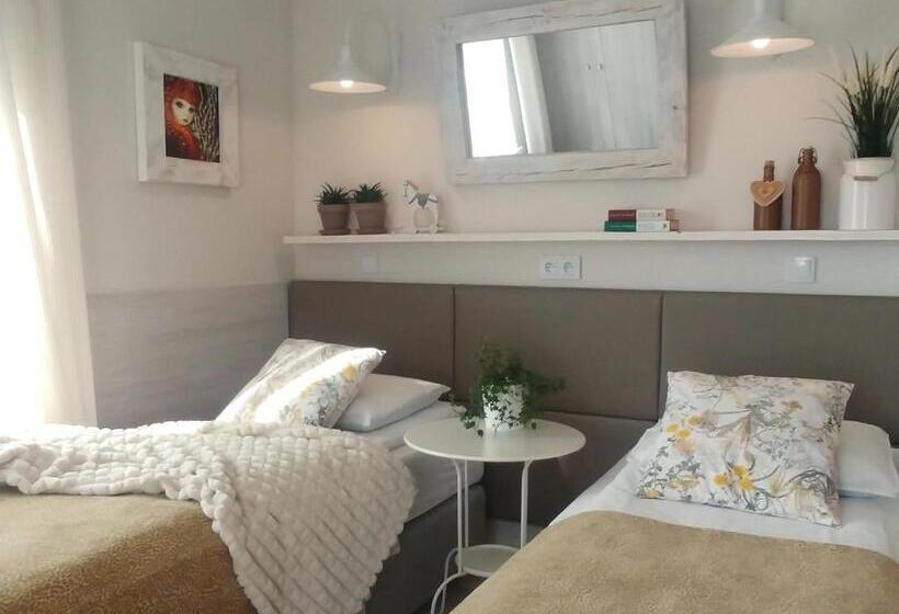 Номер Стандарт, Willa Axla Z Werandą Ogrodem I Parkingiem