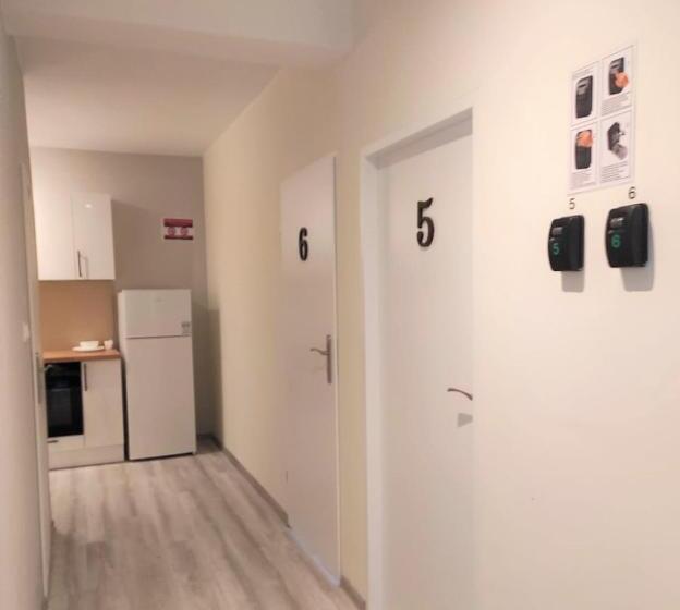 اتاق استاندارد, Rynek 9